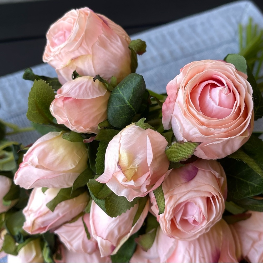 New High end Handecraft 18 silk Flowers with vase   Item: 18 silk Flowers  + Vas - Picture 12 of 14